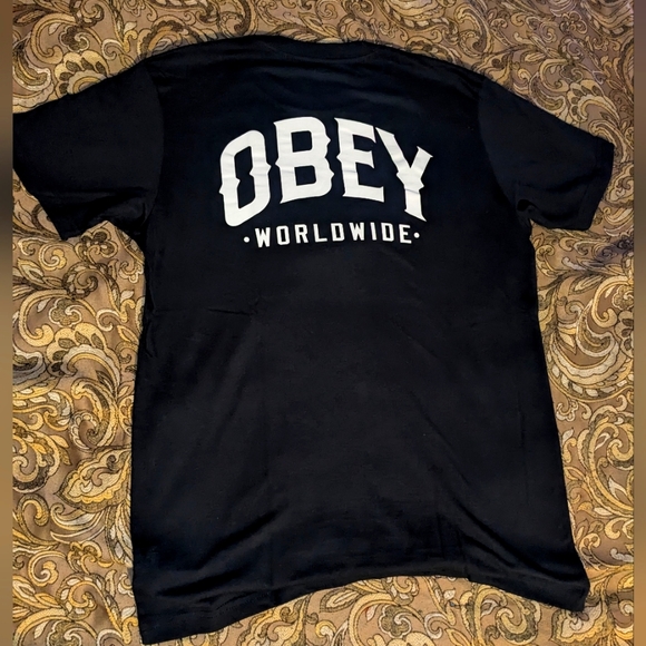 Obey Worldwide Chest Pocket T-shirt 🖤🤍 - Picture 1 of 4